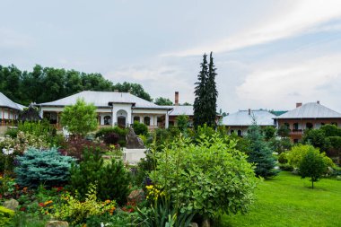 Varatec, Romanya ve Avrupa Ortodoks Manastırı Bahçesi.