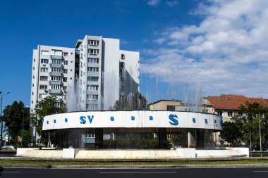 TIMISOARA, ROMANIA - 10 Eylül 2019: İyon I.C. yakınlarındaki Kardinal Noktaları Çeşmesi Bratianu Meydanı.