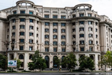BUCHAREST, ROMANIA - 11 Temmuz 2021: Ulusal İstatistik Enstitüsü 'nün ana girişi (Enstitü National de Statistica)