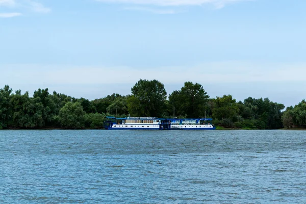 Danube Delta Roemenië August 2019 Prachtig Landschap Donaudelta Bootrestaurant Weelderige — Stockfoto