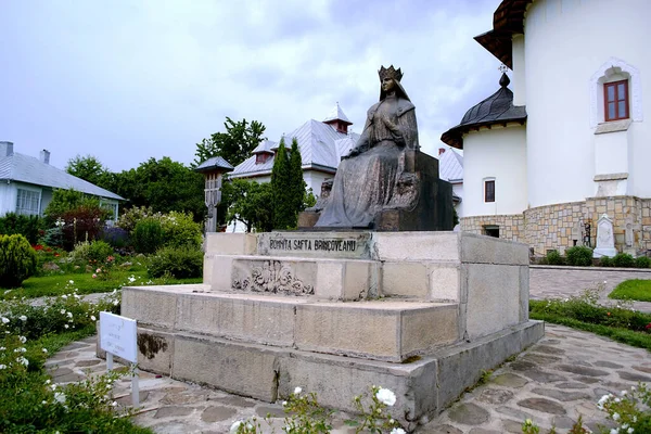 Neamt ルーマニア 2019年6月22日 バラテク修道院はルーマニア最大の正教の修道女修道院で 山のふもとの牧草地に位置し 400人以上の修道女が住んでいます — ストック写真