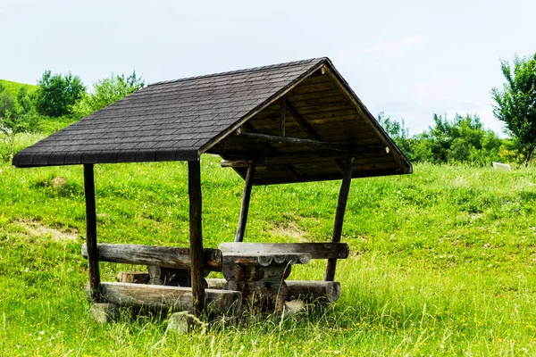 Piknik Dinlenme Için Kırsal Yapı — Stok fotoğraf