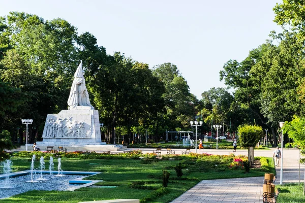 Timisoara Rumunia Wrzesień 2019 Pomnik Żołnierza Rumuńskiego Central Parku — Zdjęcie stockowe