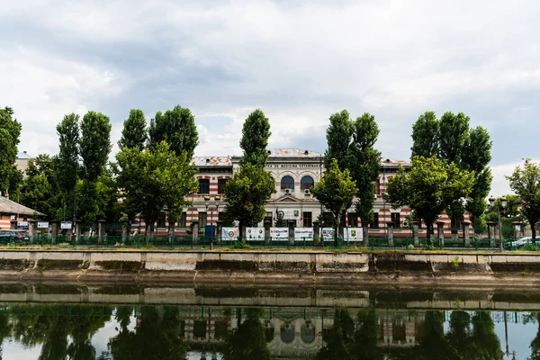 Bucharest Roménia Julho 2021 Paisagem Com Rio Dambovita Edifício Faculdade — Fotografia de Stock