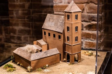 ORADEA, ROMANIA - 30 Temmuz 2021 Tarii Crisurilor Müzesi 'nden eşyalar.