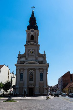 ORADEA, ROMANIA - 30 Temmuz 2021: Hüküm Katedrali olarak da bilinen Ay Kilisesi.