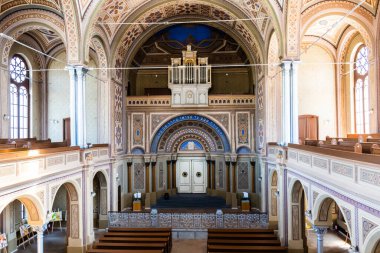 ORADEA, ROMANIA - 30 Temmuz 2021: Sion Neolog Sinagogu 'nun İçi.