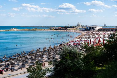 MANGALYA, ROMANIA - EYLÜL 01, 2021: Mangalia plajı, Karadeniz.