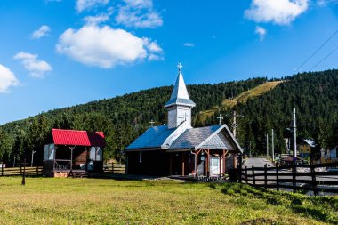 Vartop 'taki inziva yeri. Vartop Arieseni bölgesi, Bihor, Romanya.