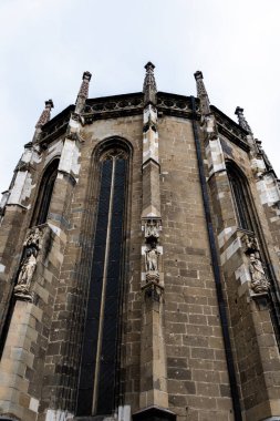 Brasov 'dan Siyah Kilise, büyük gotik yapı mimarisi. Romanya.