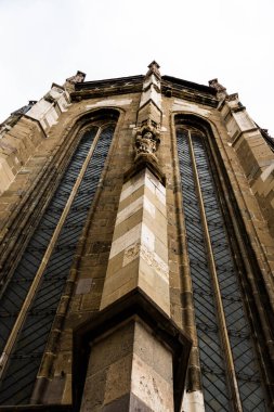 Brasov 'dan Siyah Kilise, büyük gotik yapı mimarisi. Romanya.