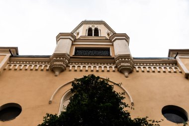 BRASOV, ROMANIA - 23 Eylül 2021: Kutsanmış Bakire Meryem 'in Varsayımı Kilisesi (Kale).