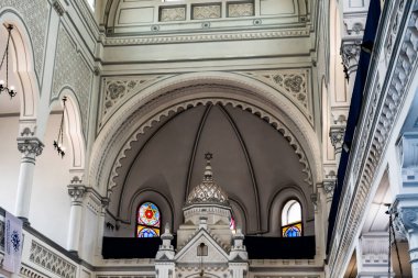 BRASOV, ROMANIA - 24 Eylül 2021: Beth Israel Sinagogu, Brasov, neolojik Sinagog.