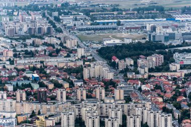 Tampa dağından Brasov kasabasının hava manzarası. Romanya.