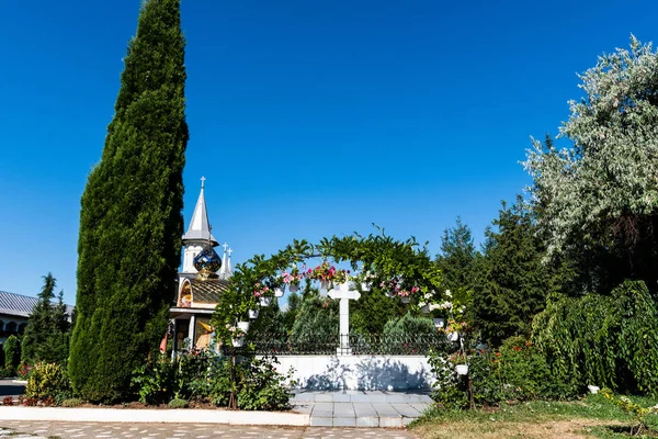 Oradea Románia 2021 Július Szent Kereszt Kolostor Udvara — Stock Fotó