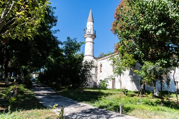 エスマーン サルタン モスクは黒海で最も重要な歴史的 宗教的建造物の一つである ルーマニアのマンガリア — ストック写真