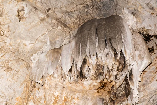 罗马尼亚比霍尔县Apuseni山Meziad山洞的内部 — 图库照片