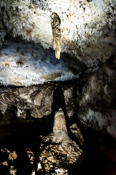 Romanya Nın Bihor Ilçesindeki Apuseni Dağlarından Meziad Mağarasının Içi — Stok fotoğraf