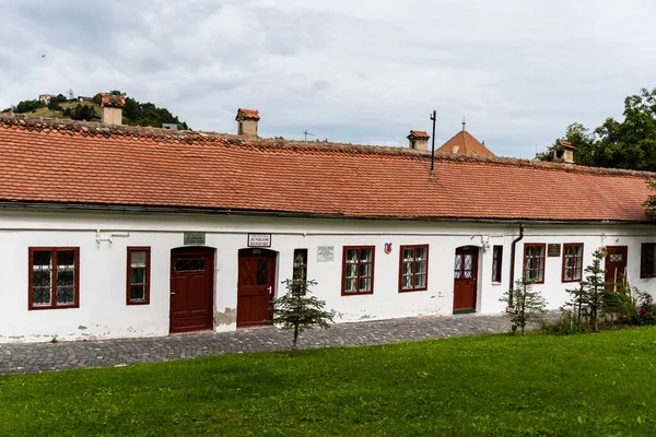 Brasov ルーマニア 2021年9月24日 聖ニコラス教会の裁判所 最初のルーマニアの学校 — ストック写真