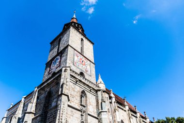 Brasov 'dan Siyah Kilise, büyük gotik yapı mimarisi. Romanya.