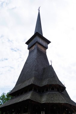Peri-Sapanta Manastırı 'nın ahşap kilisesi, 78 metre yüksekliğiyle dünyanın en uzun kilisesi. Romanya.