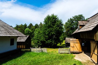 SUCEAVA, ROMANIA - 21 Haziran 2019: Bucovina Village Museum veya Bukovina Ulusal Müzesi.