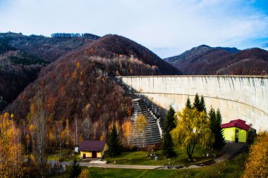 Prahova, Doftana vadisinde Paltinu barajı manzarası.