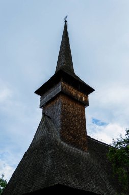 Kilise 1718 yılında inşa edilmiş ve aynı zamanda bir dönüm noktasında bulunan Iza vadisindeki merkezi konumu nedeniyle bölgenin en ünlü kiliselerinden biridir. Köyün asıl adı Cuhea 'ydı..