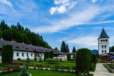 SUCEAVA, ROMANIA - 20 Haziran 2019: Putna Manastırı, Büyük Stephen tarafından inşa edilmiş ve adanmış, ortaçağ Moldavya 'sının en önemli kültürel, dini ve sanatsal merkezlerinden biridir..