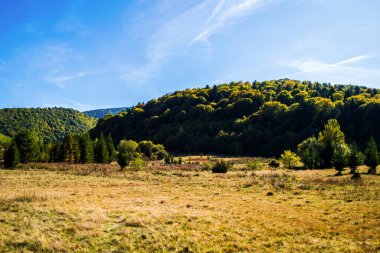 Sambata de sus ilçesi. Fagaras Dağları manzarası. Panoramik görünüm.