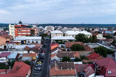 DROBETA TURNU SeVERIN, ROMANIA - Eylül 07.2019: Drobeta Turnu Severin şehrinin panoramik görüntüsü, Mehedinti İlçesi Su Kulesi 'nden.