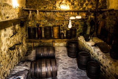 TARGU NEAMT, ROMANIA - 22 Haziran 2019: Romanya 'nın en etkileyici ortaçağ kalelerinden biri olan Neamt Kalesinin içi.