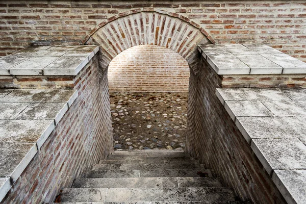 Подземное Здание Лестницей Аркой Подвалом Подвалом — стоковое фото