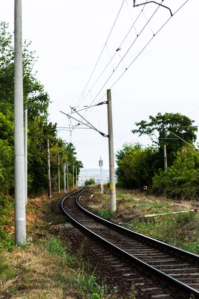 田舎の風景の中に鉄道線路 ドロベタ ターン セヴェリン ルーマニア — ストック写真