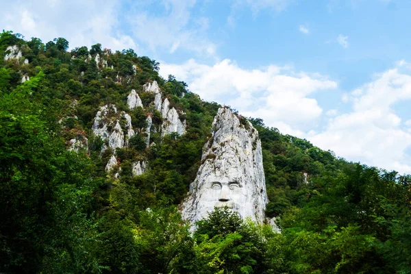 Tvář Dacijského Krále Decebala Vysoká Basreliéf Nachází Skalnatém Břehu Dunaje — Stock fotografie