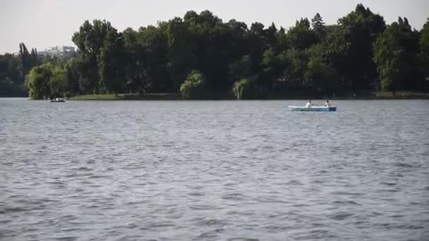 Bukarest Rumänien 2021 Båtar Herastrau Sjön — Stockvideo