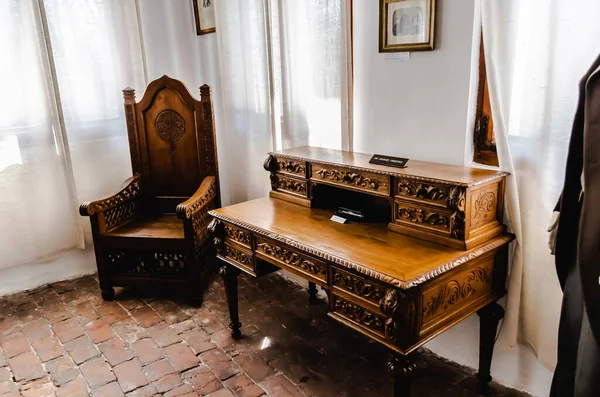 GOLESTI, ROMANIA - 18 Nisan 2022 Golesti Müzesi. Bağcılık ve Şiir Müzesi.