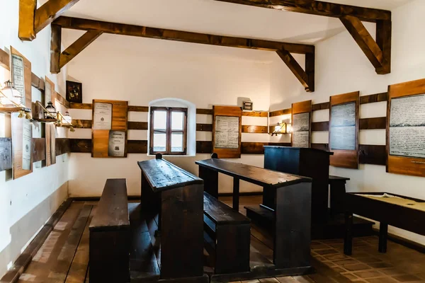 GOLESTI, ROMANIA - 18 Nisan 2022 Golesti Müzesi. Bağcılık ve Şiir Müzesi.