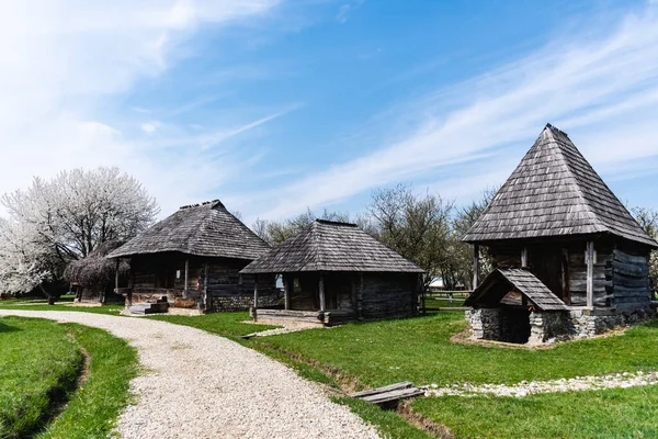 GOLESTI, ROMANIA - 18 Nisan 2022 Golesti Müzesi. Bağcılık ve Şiir Müzesi.