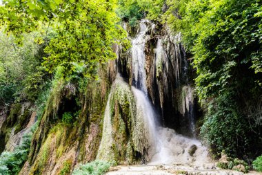 Clocota Waterfall is located on the edge of the spa resort Geoagiu-Bai in Hunedoara County and is one of the most beautiful in the county. It is interesting that the water of Clocota never freezes, and this is because it collects all 16 thermo minera