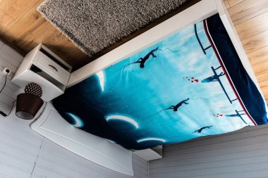 POIENARI, GORJ, ROMANIA - benzersiz Romanya evini devirdiler.