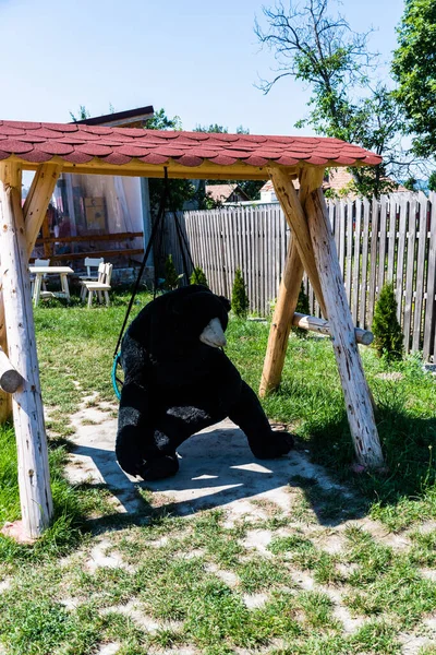 Poienari Gorj Rumania Oso Juguete Grande Jardín Casa Volcada Único — Foto de Stock