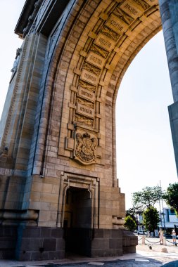 BUCHAREST, ROMANIA - 20 AĞUSTOS 2022: Zafer Kemeri (Arcul de Triumf), Bükreş, Romanya.