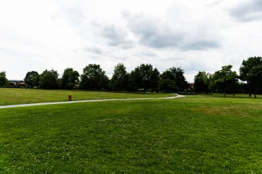 Infinity Park Sütunları veya Constantin Brancusi Parkı, Targu Jiu, Romanya.