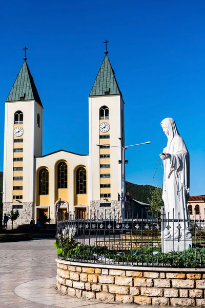 Büyük Aziz James Kilisesi (Medjugorje 'nin Hanımefendisi). Medjugorje, Bosna-Hersek.