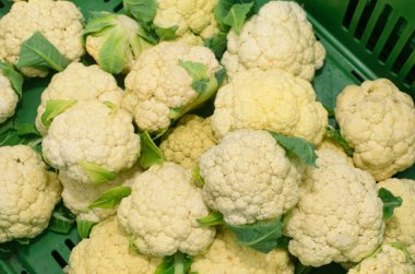  Sebzeler, yukarıdan çekilen meyve manzarası. Taze ürün, doğal görünüş. Yıkanmamış, sadece çiftlikten gelmiş. Karnabahar hasat et