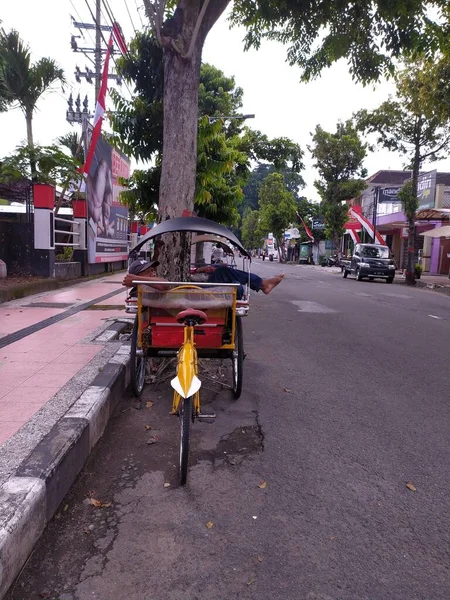 Blitar Indonesia March 2022 Pedicab Drivers Wait Passengers Roadside Shopping — Stock Photo, Image