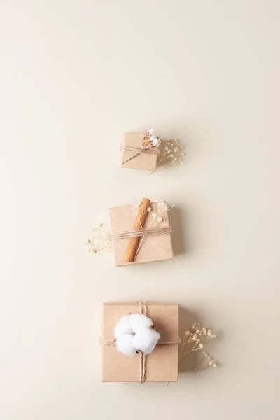 Christmas Minimal Composition Packaging Gifts Craft Paper Flowers Beige Background — Stock Photo, Image