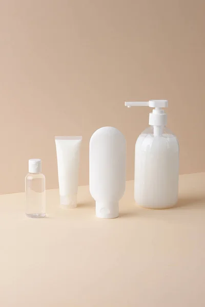 Kompozycja Kosmetyczna Produktami Pielęgnacji Skóry Pastelowym Beżowym Tle Zamknij Się — Zdjęcie stockowe