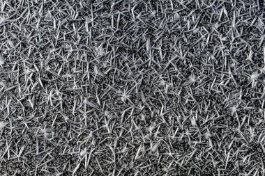 Donmuş gölette buzlu kristaller